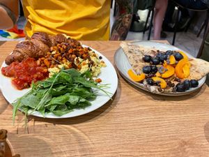  at ZEITGEIST Café in Lyon