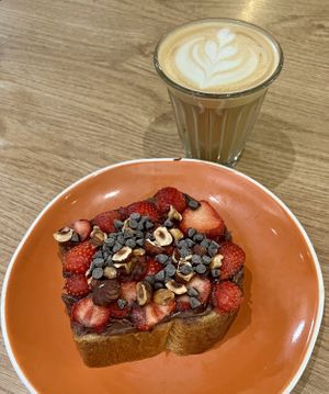   at ZEITGEIST Café in Lyon