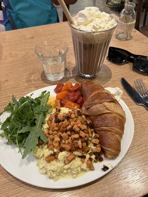 Tofu scramble plate   at ZEITGEIST Café in Lyon