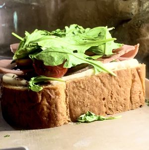   at ZEITGEIST Café in Lyon