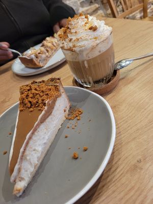  at ZEITGEIST Café in Lyon