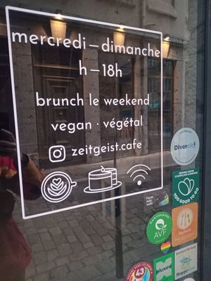  at ZEITGEIST Café in Lyon