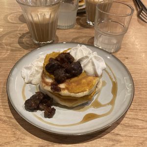   at ZEITGEIST Café in Lyon