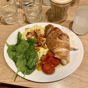   at ZEITGEIST Café in Lyon