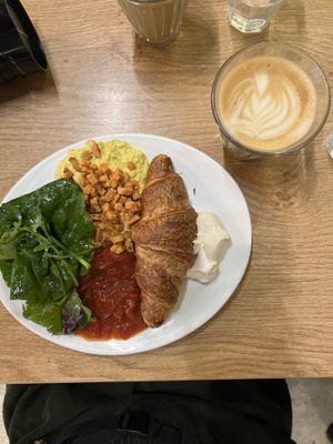   at ZEITGEIST Café in Lyon