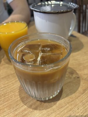  at ZEITGEIST Café in Lyon