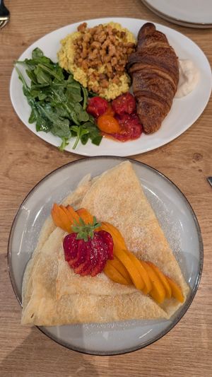  at ZEITGEIST Café in Lyon