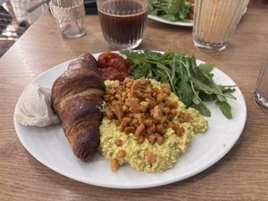   at ZEITGEIST Café in Lyon