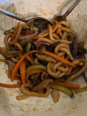 Fideos udon con verduras at La Taba in Albarracin