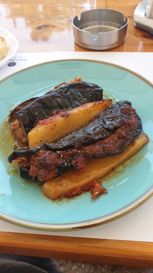 İmam bayıldı (stuffed aubergine) at To Steki sti Gonia in Himare