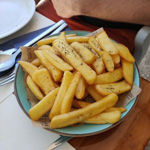 Chips at To Steki sti Gonia in Himare