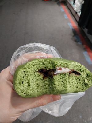 matcha red bean at Tsaoshanbao - 草山包子 in Taipei
