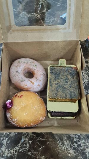 very old photo from like 3 years ago lol at Petiole Cafe in Janabiyah