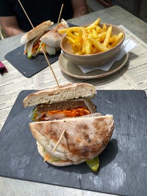 Hamburguer Vegan at Adega do Compadre in Santana