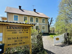 View from the parking space  at Levanders Lanthandelsmuséum in Holsbybrunn