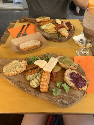 Mezze board with seitan and cheese  at 4 Amici al Bar in Livorno