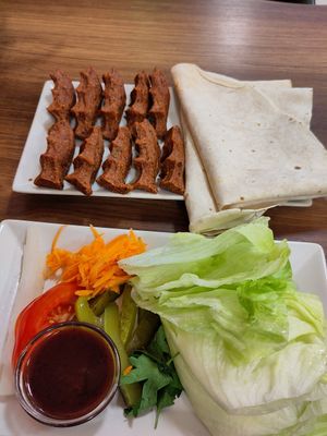 Çiğ Köfte with vegetables at VeganLand in Hameln