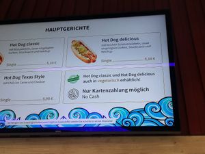 Hotdog ist nur vegetarisch, enthält Ei at Europa Park - Moby Dick Hot Dogs - Kiosk in Rust