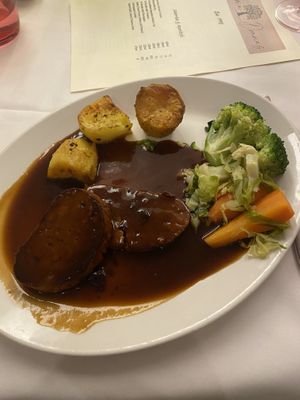 Vegan seitan with gravy, roast potatoes and vegetables  at Prima Donnas in West Wickham