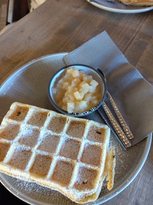 Waffel mit Apfelkompott at Strandschuppen in Busum