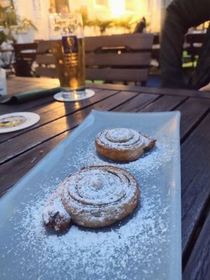 Homemade cinnamon rolls at Palmwedel in Vienna