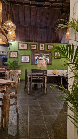 Cosy interior at Pondok Baruna Warung in Lembongan