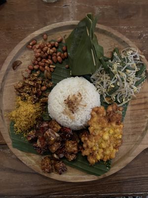 Vegan Nasi Campur — AMAZING!!   at Pondok Baruna Warung in Lembongan