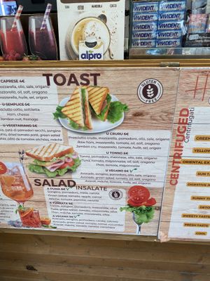Toasts and salads  at Al Chiosco in Cefalu