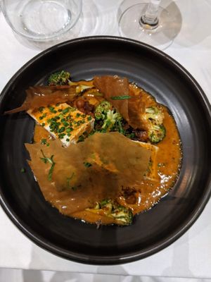 Dish 4: Broccoli and tofu in amazing brown sauce (Guinness and cranberry juice) with chickpeas and cranberries - 4.5/5 at Nuances - Restaurant in Nice