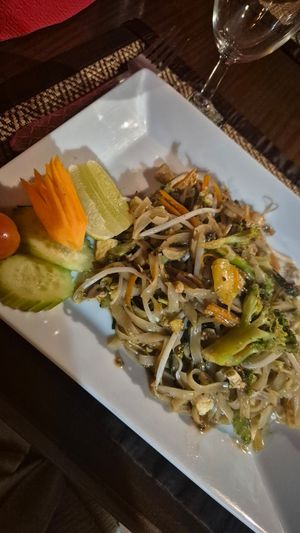 Maravilhoso 🙏🏻 pad thai tem opção vegan e sobremesa vegan at Rá-Chá-Kao in Braga
