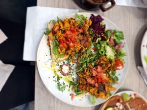 Vegan Nelson Mandela (I) at La Liberta in Graz