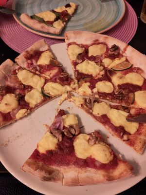  at Skrenten Pizza in Oslo