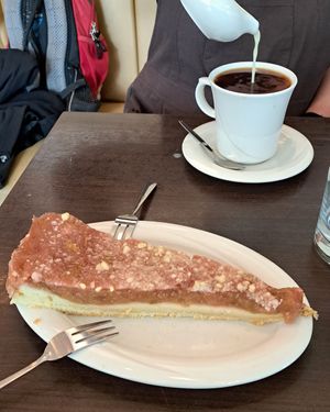 Veganer Rhabarberkuchen at Backboot Café und Bäckerei in Zinnowitz