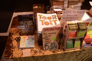 Films (Forks Over Knives), books, organic chewing gum at Mahemarket - Parim Pood in Tallinn