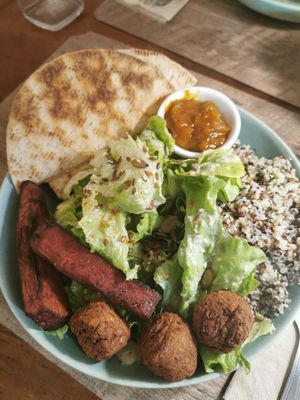 Buddha Bol at Le Dolly's in Caen