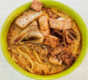 Laksa, good, lots of ingredients, generous portion, recommended at Gan Taste 颜味素食 in Central Singapore