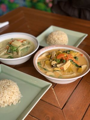Green curry, red curry at Anchan Vegetarian Restaurant in Chiang Mai