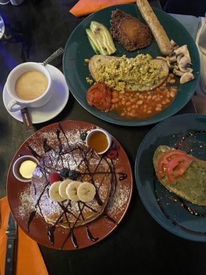 Vegan Pancakes, English Breakfast and Avobread  at Lazy Fox in Helsinki