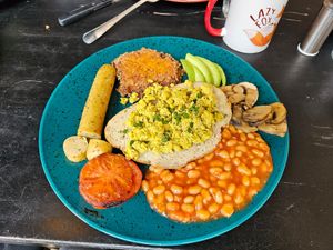 'Vegan Fox': sausage, avocado, beans, mushroom, tomato, hash brown & scrambled tofu (18€) at Lazy Fox in Helsinki