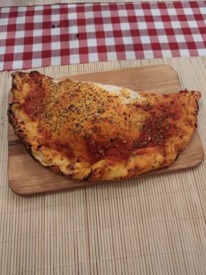 Oven calzone at Flo Salento  in Cologne