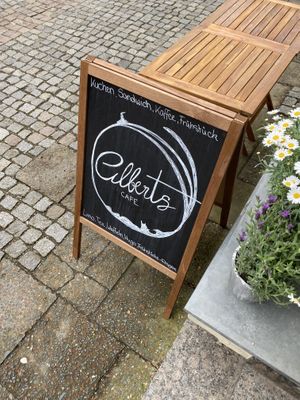 Außenansicht  at Albert's Café  in Zwickau