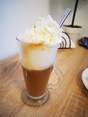 Pumpkin spice latte with oat milk and vegan whipped cream at Dolce Vita Cukrászda in Szentendre