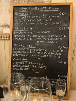 Un ottimo ristorante vegano, dove il menu cambia tutte le settimane.
Ambiente soft e romantico, meglio prenotare. Il servizio è delizioso. at Le Bistrot in Rome