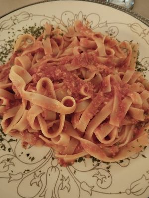 Spaghetti con tonno at Le Bistrot in Rome