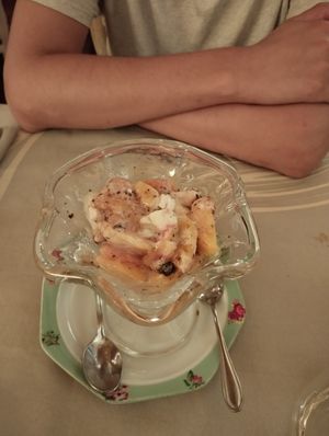 Pesche con gelato at Le Bistrot in Rome