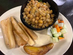 Garbanzos al Ajillo o
a la Criolla at El Trapiche - Albrook Mall in Panama City