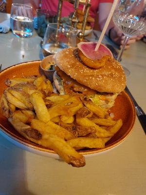 Geluksburger (beyond meat) at Ministerie van Geluk in Zoetermeer