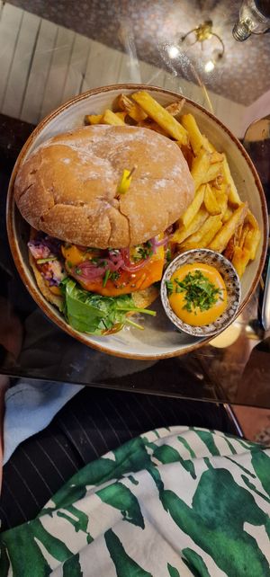 Burger at Ministerie van Geluk in Zoetermeer