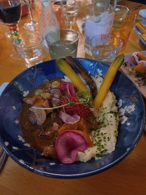 We had to have dinner quite quickly because of an appointment afterwards so we only ate a main course. But this one was very tasty! Many different flavors that go well together. Th at Ministerie van Geluk in Zoetermeer