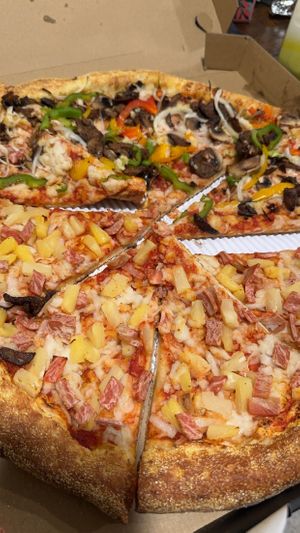 pizza  at Bizza in San Mateo